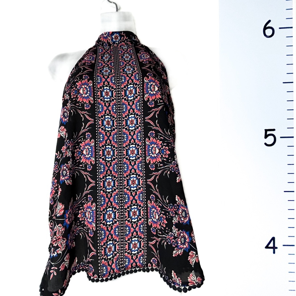 Lily White Black &‎ Red Floral Sleeveless Choker Collar Blouse Small